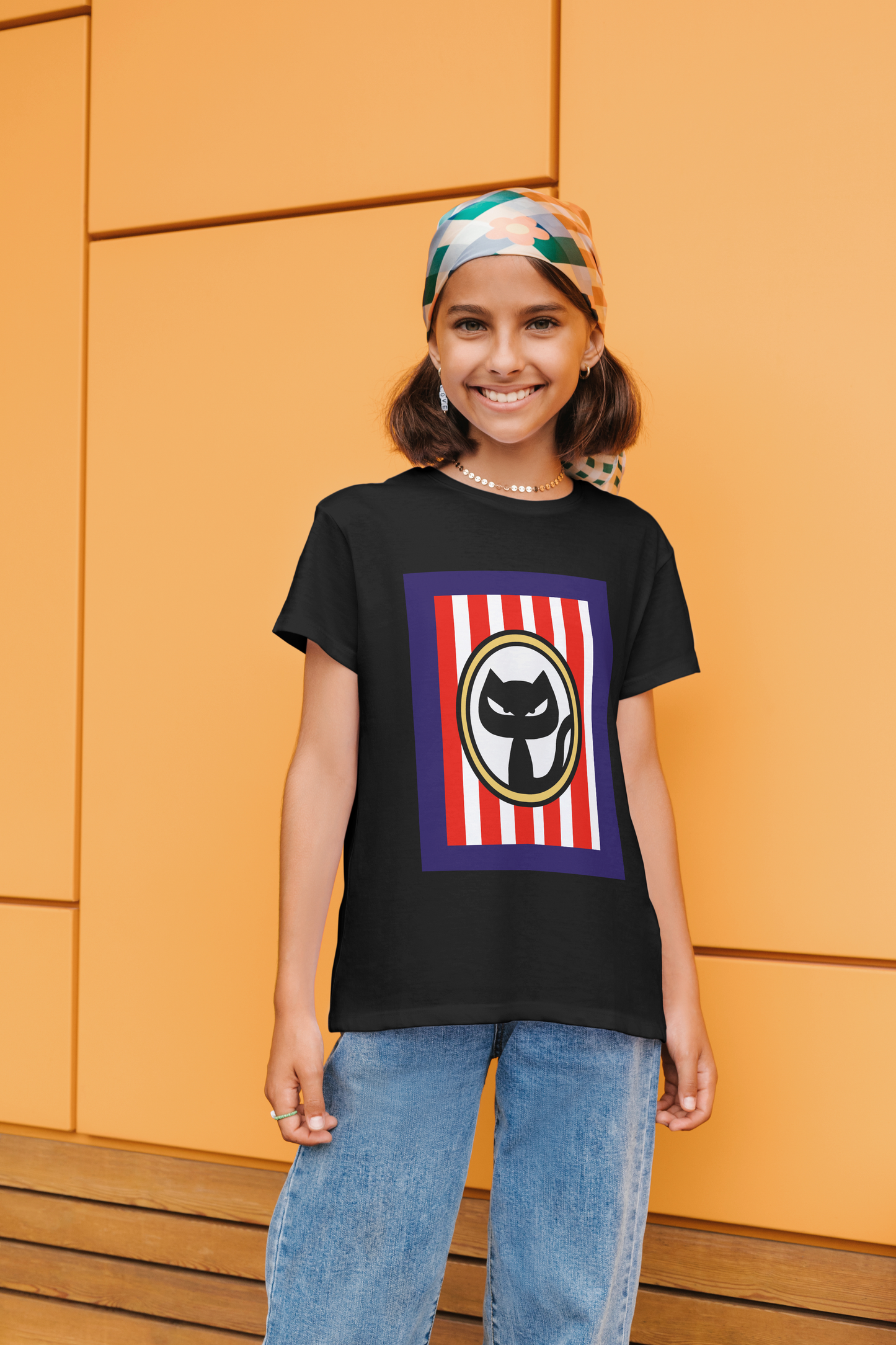 Short sleeve T-shirt of black cat in a frame