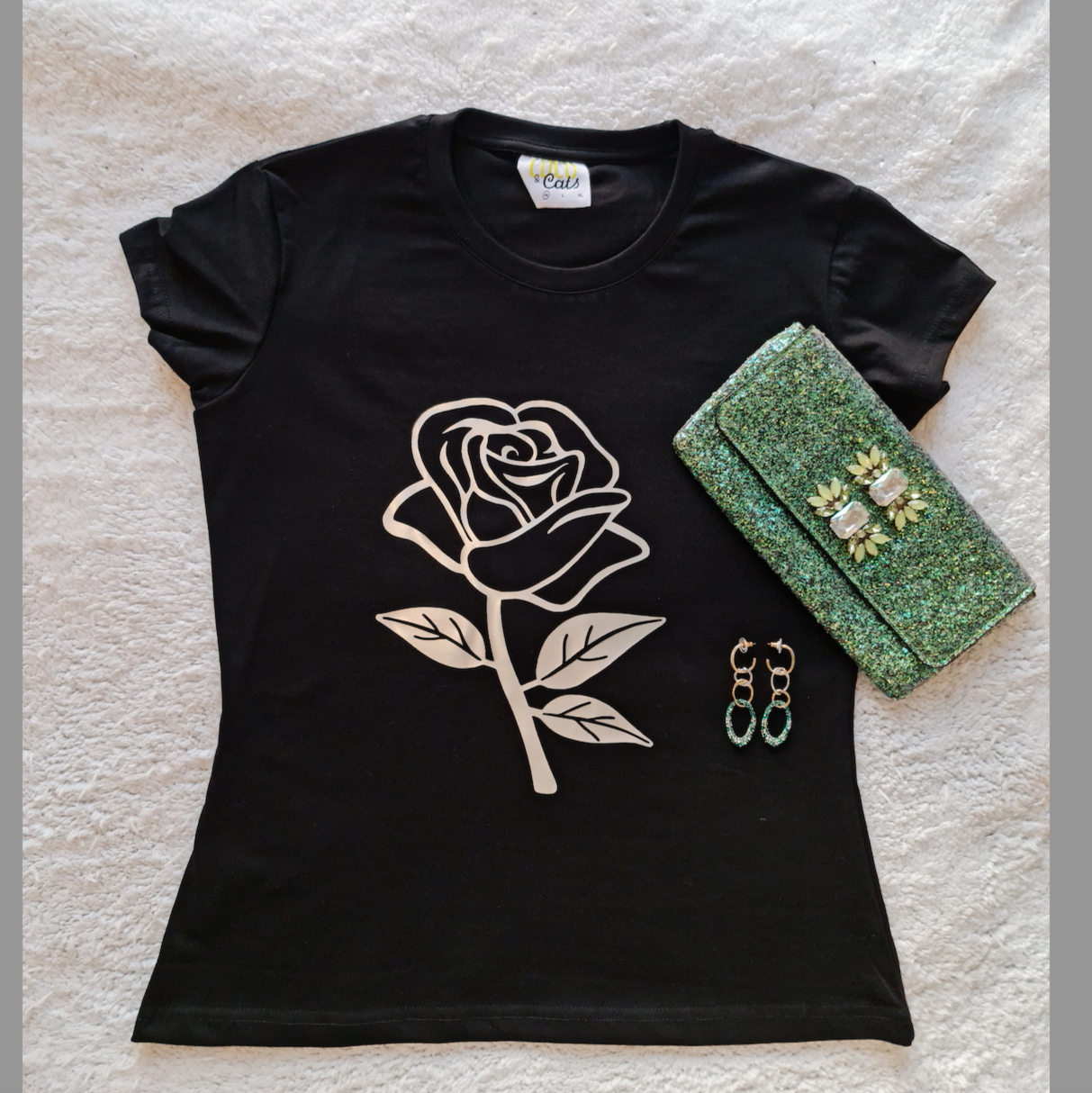 Short sleeve T-shirt of a rose