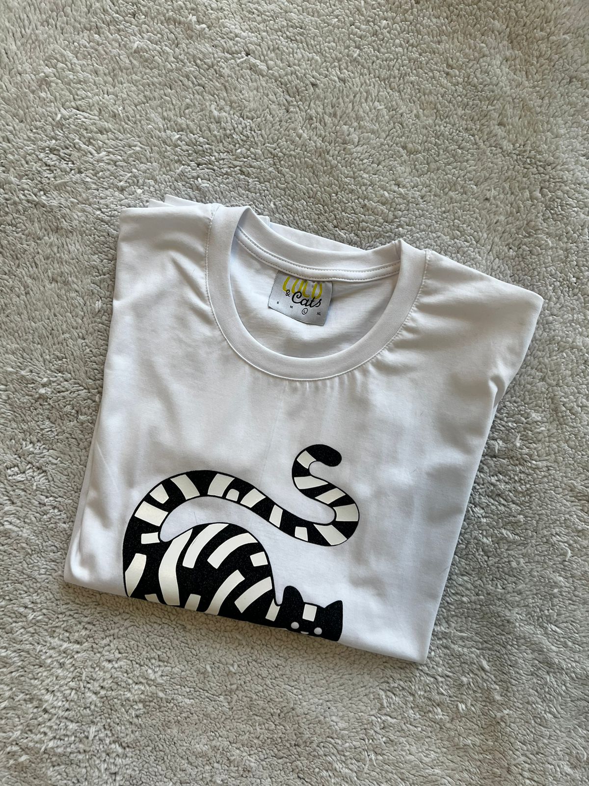 Short sleeve T-shirt of a Striped cat