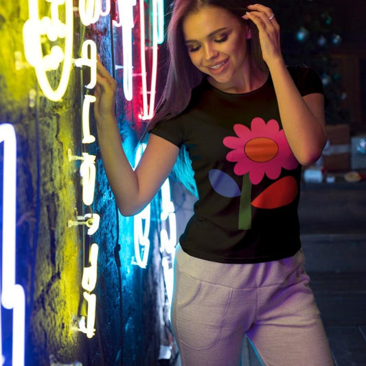 Short sleeve T-shirt of a colorful flower