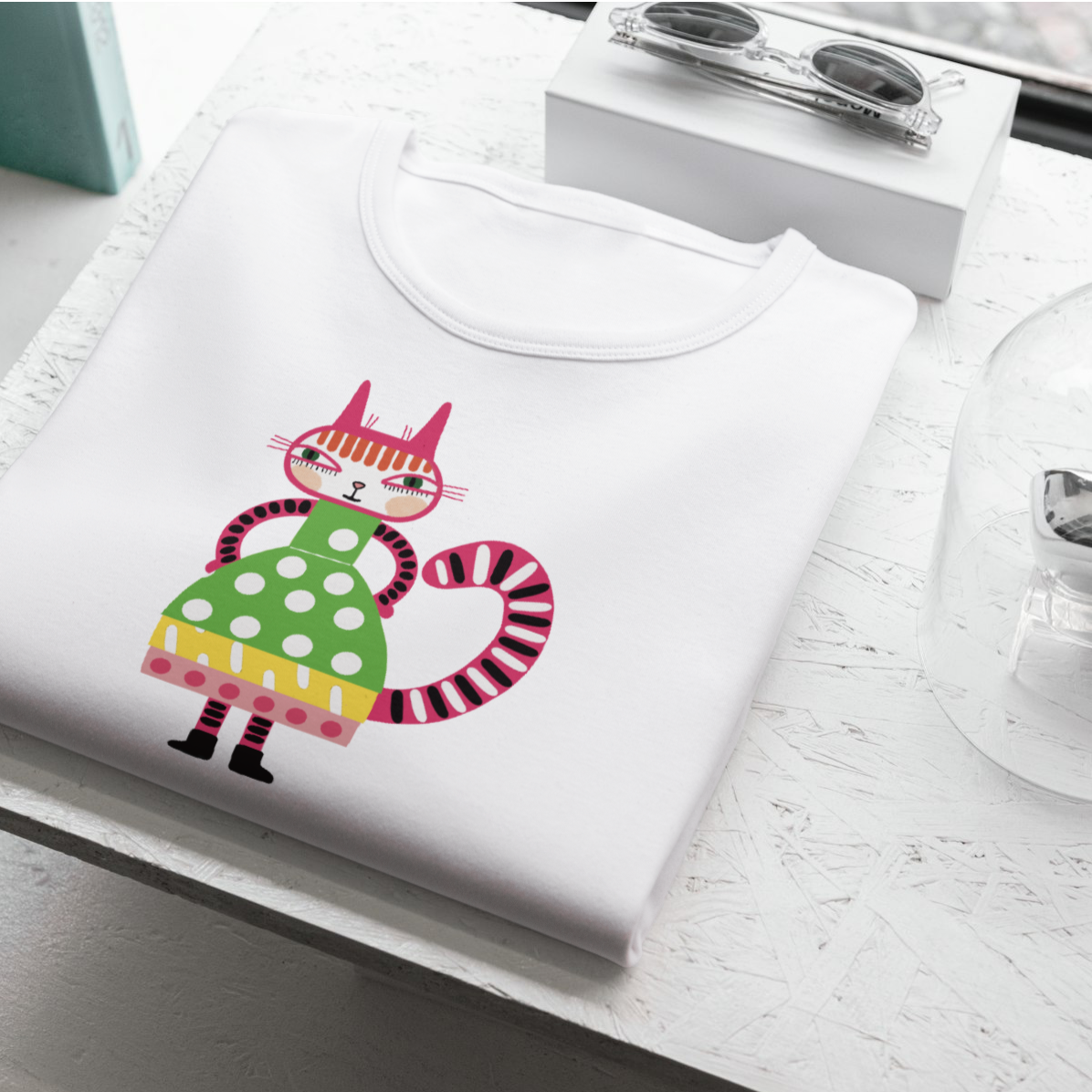 Short Sleves T-shirt with a pretty cat
